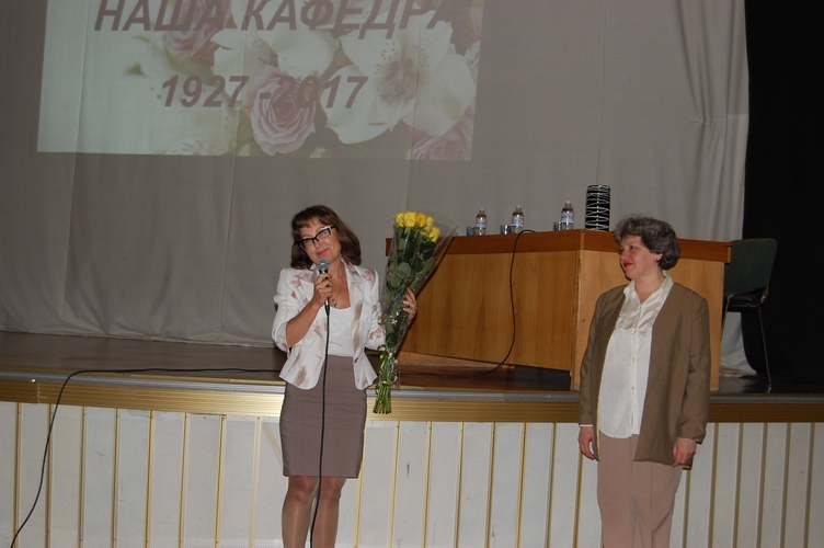 Від нашої академії кафедру з 90-літтям привітала проректор з наукової роботи проф. Савичук Н.О. 
